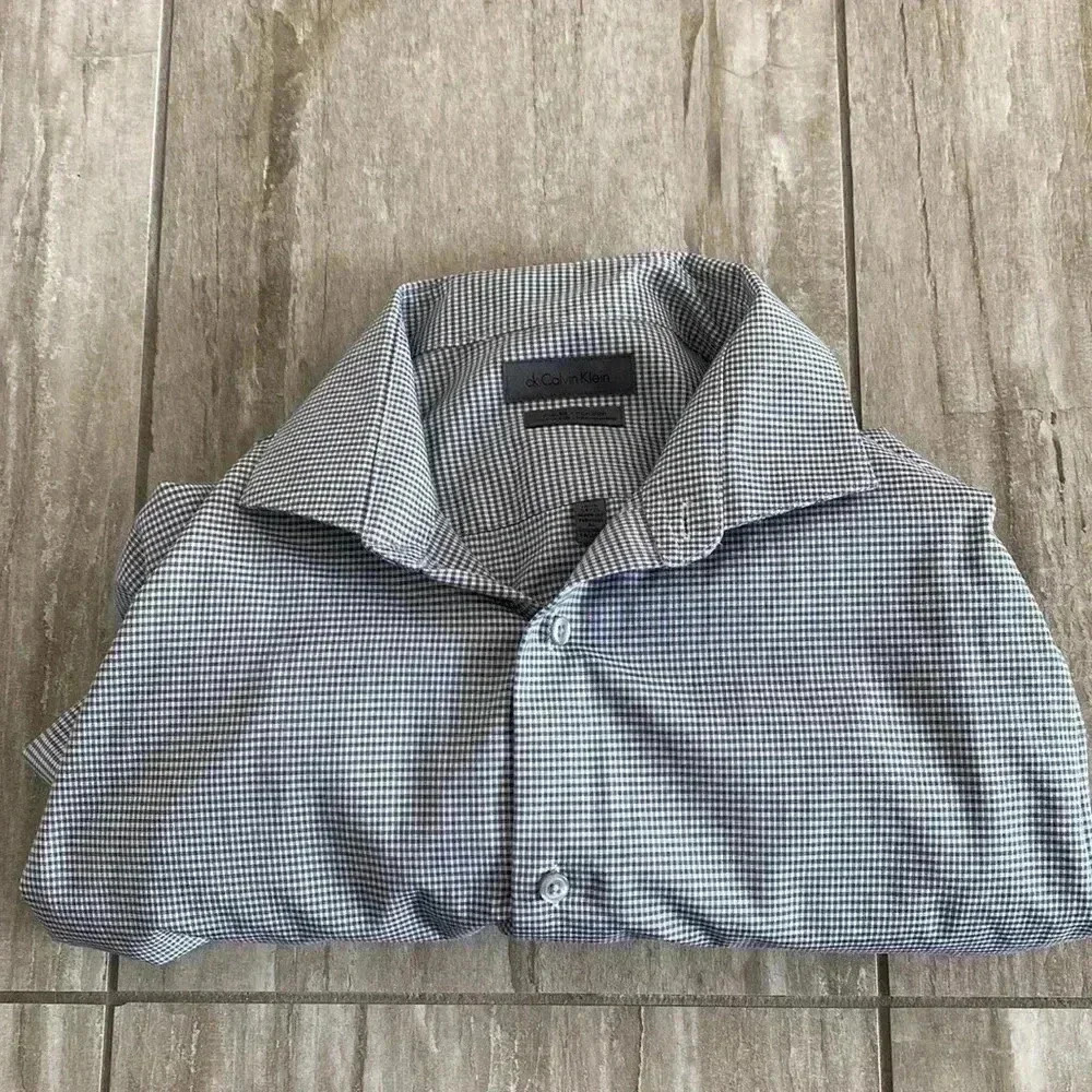 Calvin Klein - Non Iron Slim Fit Dress Shirt - Picture 2 of 4